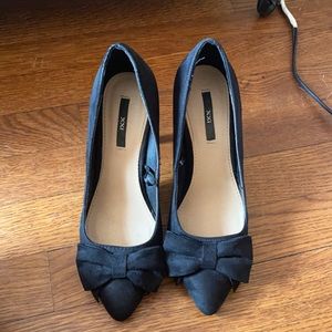 Black heels with bow on the front